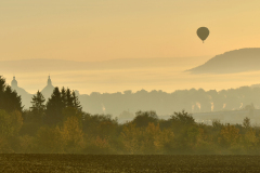 Morgenstimmung, die Stadt im Nebelkleid